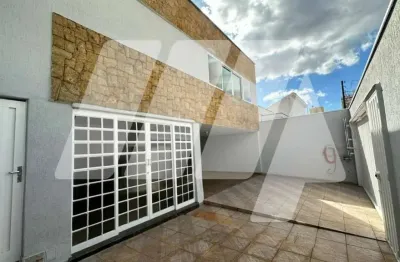 Sobrado para venda em centro de 238.00m² com 4 quartos, 2 suites e 4 garagens