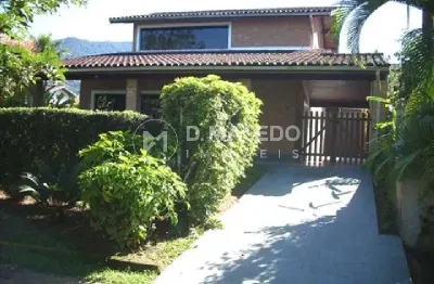 Casa para venda em Condomínio Lagoinha de 370.00m² com 4 Quartos, 2 Suites e 4 Garagens