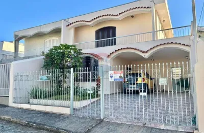 Sobrado para venda em centro de 190.00m² com 3 quartos, 1 suite e 5 garagens