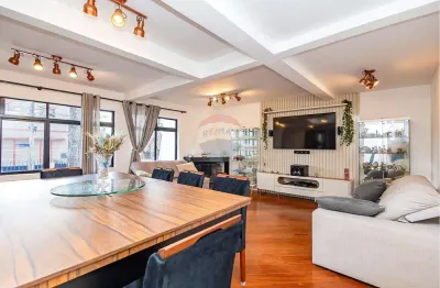 Sobrado para venda em água verde de 214.00m² com 4 quartos, 2 suites e 3 garagens