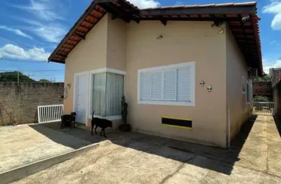 Casa para venda em Santa Mônica de 70.00m² com 2 Quartos, 1 Suite e 4 Garagens