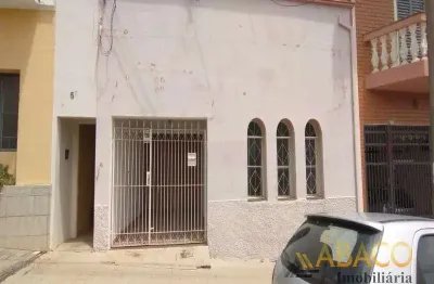 Casa para alugar em centro de 64.00m² com 2 quartos, 1 suite e 1 garagem