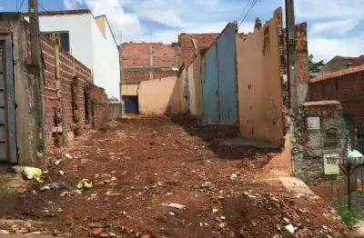 Terreno à venda na Cidade Aracy, São Carlos 