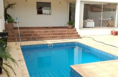 Casa para venda em Parque Santa Cecília de 209.00m² com 3 Quartos, 1 Suite e 4 Garagens