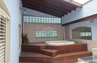 Casa para alugar em Jardim Das Laranjeiras de 270.00m² com 3 Quartos e 1 Suite