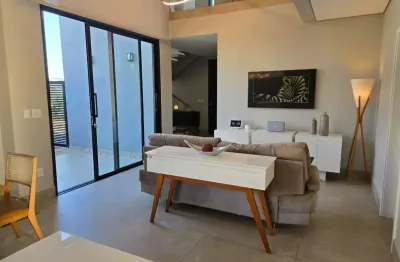 Casa de Condomínio para venda em Condomínio Maria José de 250.00m² com 3 Quartos, 3 Suites e 4 Garagens