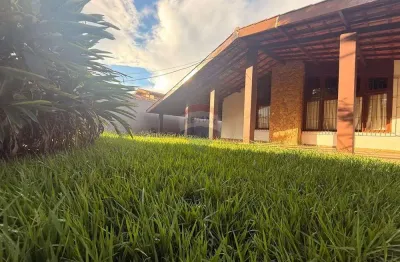 Casa para alugar em Vila Santista de 300.00m² com 3 Quartos, 1 Suite e 4 Garagens