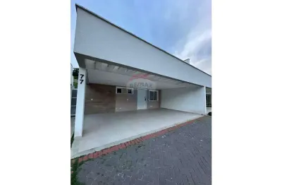 Casa de Condomínio para venda em Chácaras Copaco de 260.00m² com 4 Quartos e 4 Suites