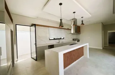Casa para venda em Além Ponte de 250.00m² com 3 Quartos, 3 Suites e 4 Garagens
