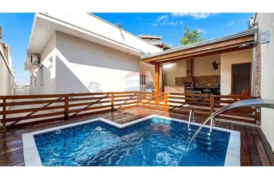 Casa de Condomínio para venda em Jardim Itapoan de 161.00m² com 3 Quartos, 1 Suite e 4 Garagens