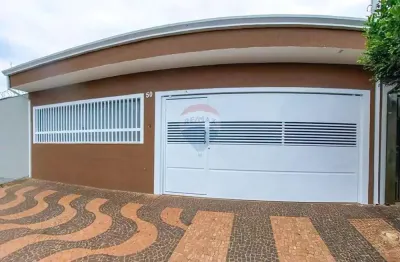 Casa para venda em Jardim Residencial Alvorada de 206.00m² com 3 Quartos e 2 Garagens