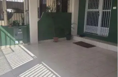Sobrado para venda em Pinheirinho de 90.00m² com 3 Quartos e 2 Garagens
