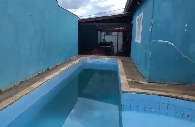 Casa para venda em Parque São Francisco de 273.00m² com 4 Quartos, 1 Suite e 2 Garagens