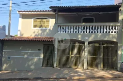 Sobrado para venda e aluguel em Jardim Nova Santa Paula de 330.00m² com 3 Quartos, 1 Suite e 2 Garagens