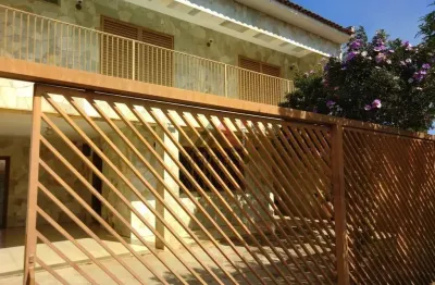 Sobrado para venda em Vila Cidade Industrial (vila Xavier) de 252.00m² com 4 Quartos, 1 Suite e 2 Garagens