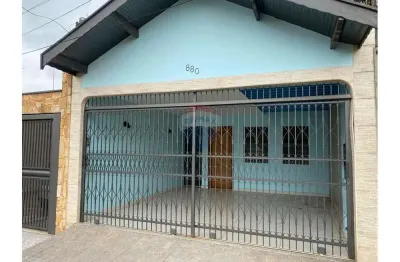 Casa para alugar em Jardim Monumento de 130.00m² com 3 Quartos, 1 Suite e 2 Garagens