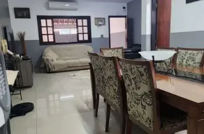 Casa para venda em Vila Nova Cintra de 256.00m² com 4 Quartos, 1 Suite e 3 Garagens