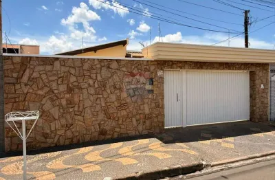 Casa para venda em Jardim Campestre de 190.60m² com 4 Quartos, 1 Suite e 4 Garagens