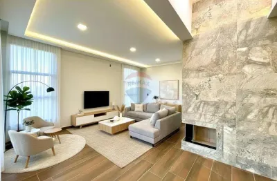 Sobrado para venda em Jardim Ypê de 196.00m² com 3 Quartos, 1 Suite e 4 Garagens