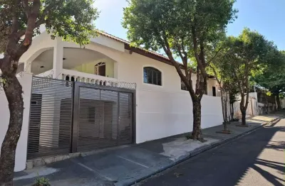 Casa para venda em Vila Comercial de 311.00m² com 3 Quartos e 2 Garagens