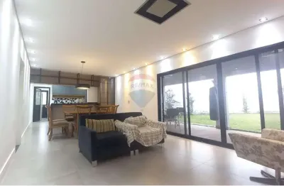 Casa de Condomínio para alugar em Botujuru de 181.00m² com 3 Quartos, 1 Suite e 2 Garagens