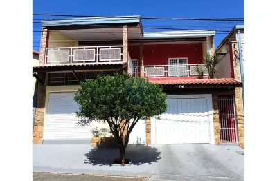 Sobrado para venda em Jardim Itamaraty de 252.24m² com 3 Quartos, 1 Suite e 2 Garagens