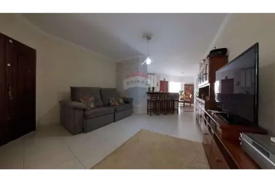 Casa para venda em Jardim Copacabana de 198.00m² com 4 Quartos, 1 Suite e 2 Garagens