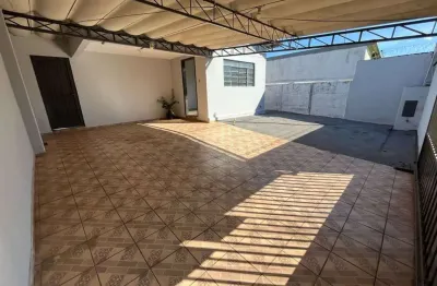Casa para venda em Parque Residencial Nelson Calixto de 231.00m² com 3 Quartos e 3 Garagens