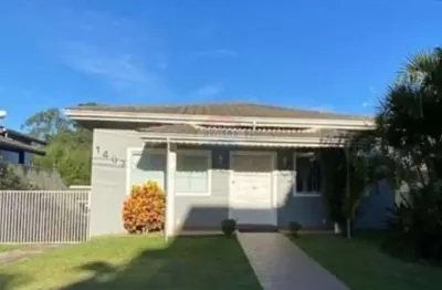 Casa para alugar em Residencial Colinas De São Francisco de 340.00m² com 3 Quartos, 2 Suites e 4 Garagens