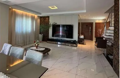 Sobrado para alugar em Cidade Parquelandia de 300.00m² com 3 Quartos, 3 Suites e 4 Garagens