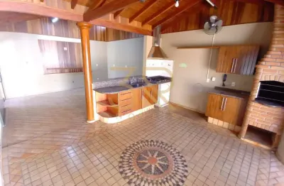 Casa de Condomínio para venda em Jardim Interlagos de 270.00m² com 3 Quartos, 3 Suites e 3 Garagens