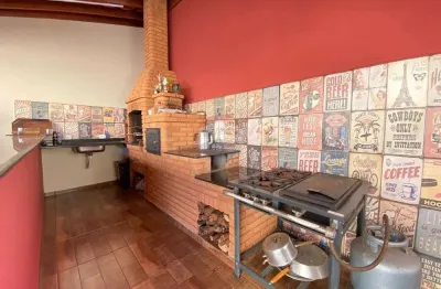 Casa para venda em Jardim Cristina de 180.00m² com 3 Quartos, 1 Suite e 2 Garagens