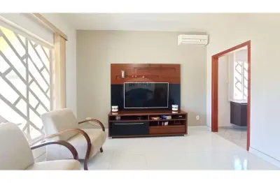 Casa para venda em Jardim Novo I de 171.74m² com 3 Quartos e 4 Garagens