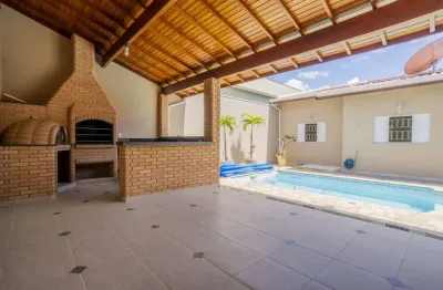 Casa para venda em Jardim Santa Helena de 178.00m² com 3 Quartos, 1 Suite e 4 Garagens