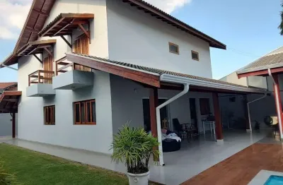 Casa para venda em Parque Terranova de 495.00m² com 3 Quartos, 1 Suite e 3 Garagens