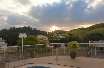 Casa para venda em Santa Cândida de 250.00m² com 3 Quartos, 1 Suite e 4 Garagens