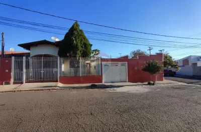 Casa para venda em Parque Aeroporto de 244.20m² com 2 Quartos, 1 Suite e 3 Garagens