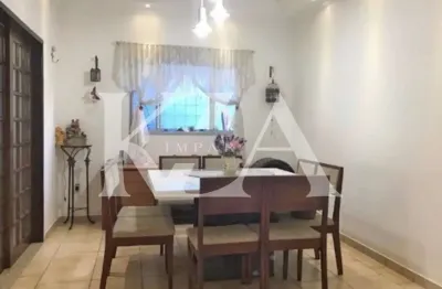 Casa para venda em Parque Cidade Jardim de 223.00m² com 3 Quartos, 1 Suite e 2 Garagens