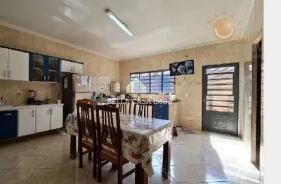 Casa para venda em Vila Angélica de 212.00m² com 3 Quartos, 1 Suite e 3 Garagens