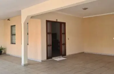 Casa para venda em Jardim América de 200.00m² com 3 Quartos, 2 Suites e 4 Garagens