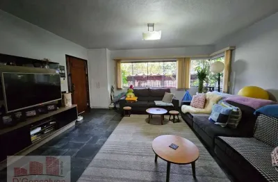 Sobrado para venda e aluguel em Centro de 350.00m² com 4 Quartos, 2 Suites e 4 Garagens