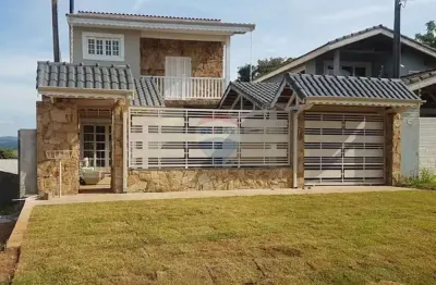 Casa para alugar em Jardim Dos Pinheiros de 338.00m² com 5 Quartos, 1 Suite e 4 Garagens
