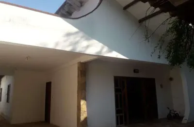 Casa para venda em Jardim América de 160.00m² com 4 Quartos, 2 Suites e 3 Garagens