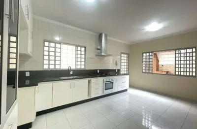 Casa para alugar em Morada Do Sol de 220.00m² com 3 Quartos, 1 Suite e 3 Garagens