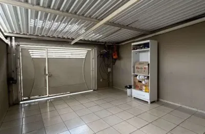 Casa para venda em Catharina Zanaga de 84.00m² com 3 Quartos e 2 Garagens