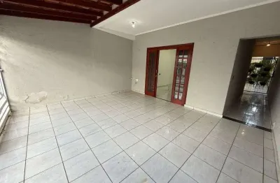 Casa para alugar em Cidade Nova de 240.00m² com 3 Quartos, 1 Suite e 2 Garagens