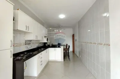 Casa para venda em Jardim Rosa Cruz de 200.00m² com 3 Quartos, 1 Suite e 4 Garagens
