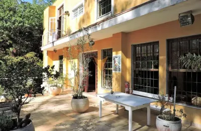 Casa para venda em Moinho Velho de 415.60m² com 2 Quartos, 2 Suites e 6 Garagens