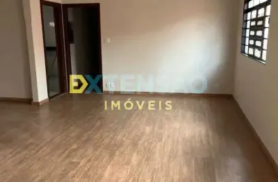 Casa para alugar em Jardim América de 261.00m² com 3 Quartos, 1 Suite e 4 Garagens