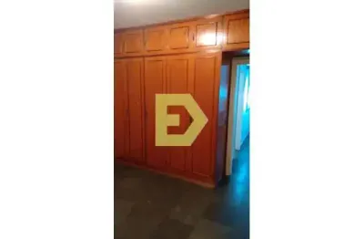 Casa para alugar em Jardim Nova Yorque de 225.00m² com 4 Quartos e 2 Garagens